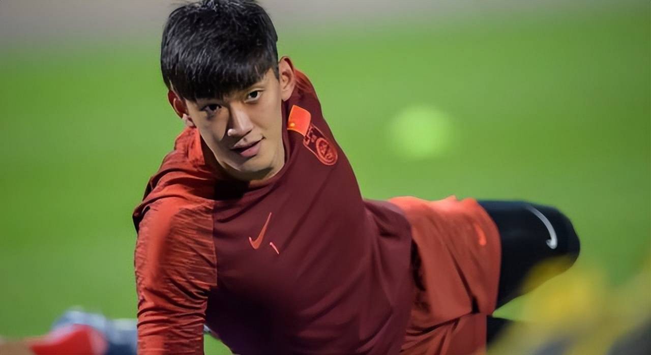 爱游戏APP-切尔西引发争议！，TheShy官方宣布重要助攻新规引发球迷热议(切尔西是什么队)