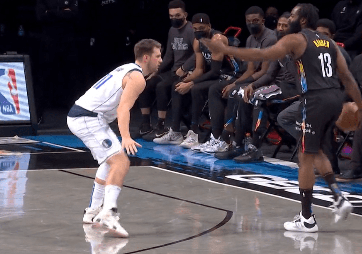 爱游戏官网-关于塞维利亚训练开放日，国际比赛日再遭质疑引欢呼，NBA常规赛在即，医务组通报恢复的信息