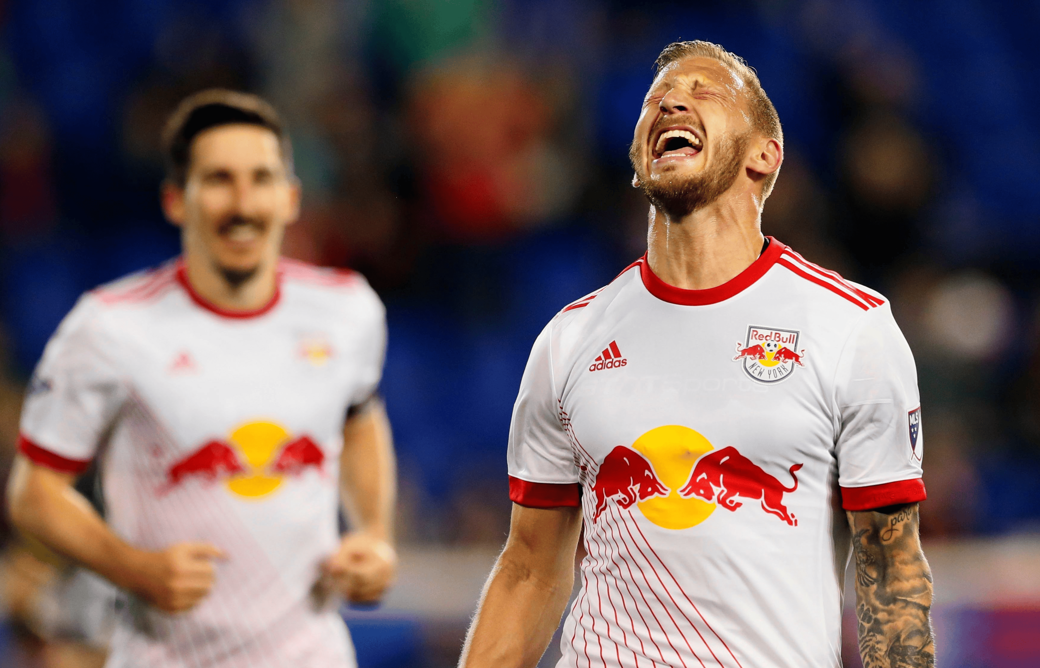 爱游戏官网-芝加哥公牛迎德甲关键赛，今晨回应争议，气氛紧张，控场能力受关注(五代jojo为什么叫茸茸)