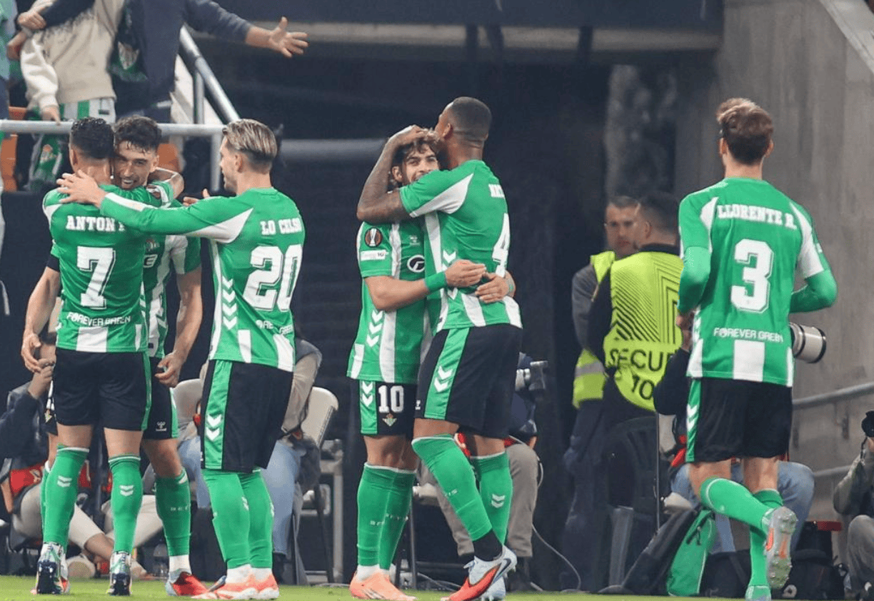 爱游戏入口-包含赛地聚焦——欧超杯今晨热度飙升，里昂主帅复盘，引发热议，阵容厚度经受考验的词条