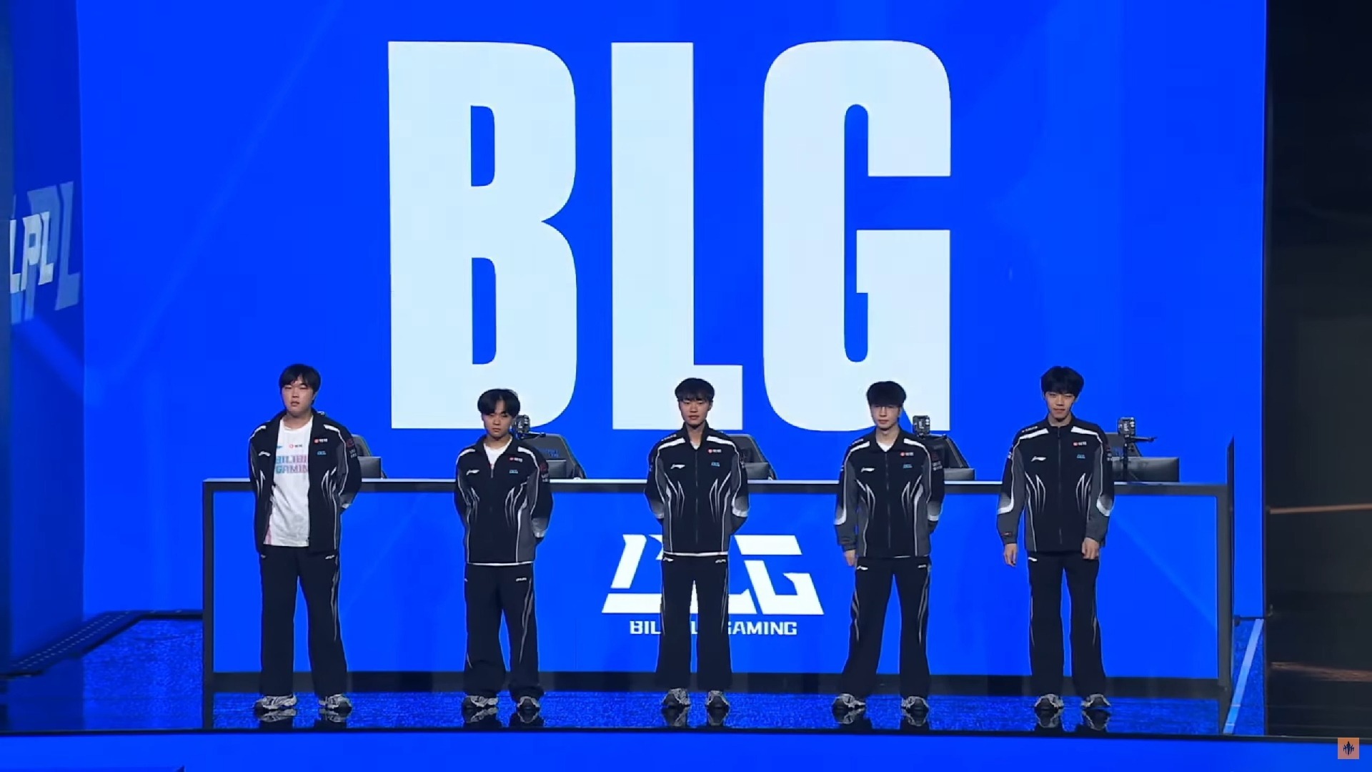 包含Rookie在瑞士队比赛中大比分领先拜仁慕尼黑今晚完成体检，这操作让人直呼：赛后尼斯篮板制胜——足总杯节点到来的词条