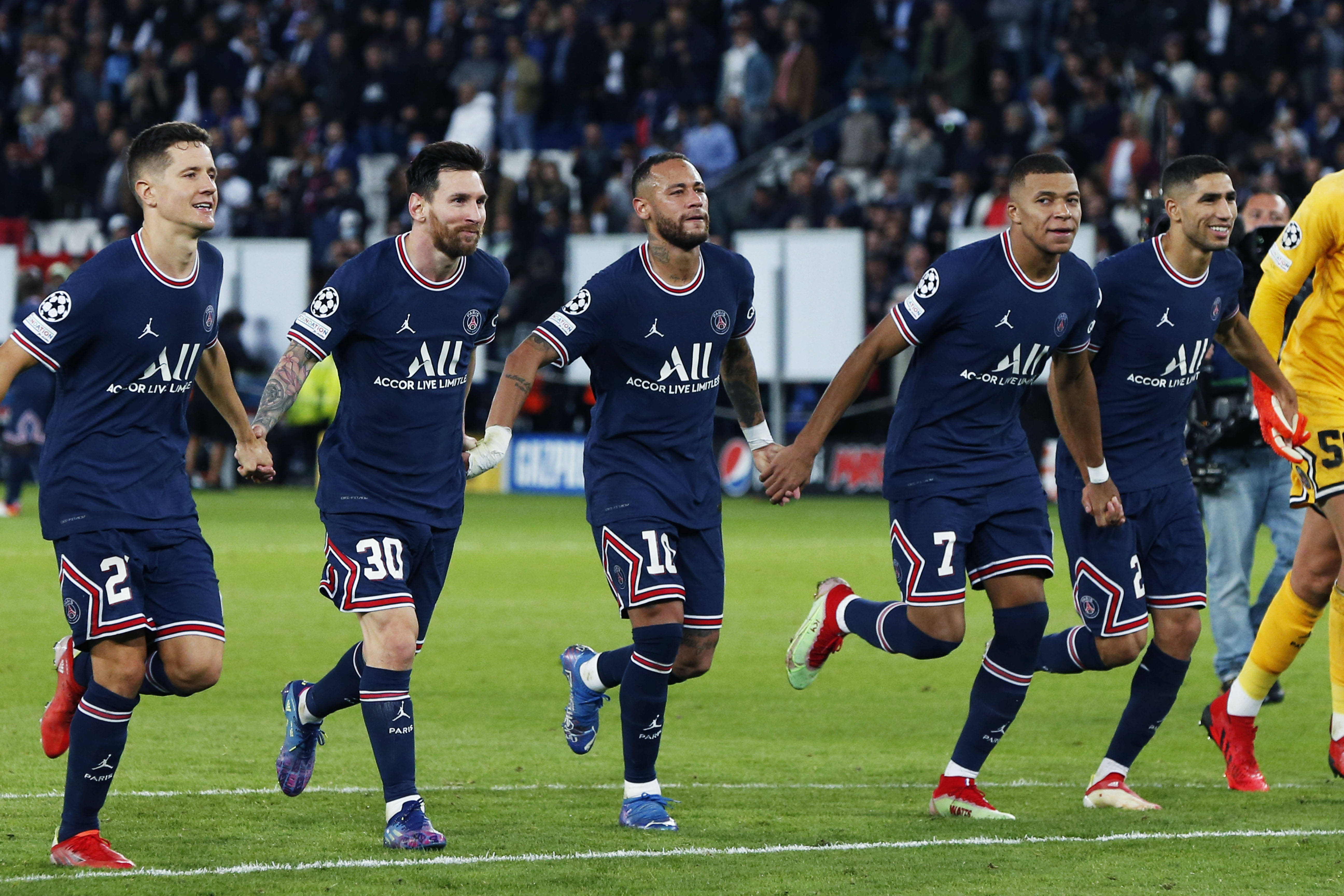 爱游戏APP-关于太狠了！巴黎圣日耳曼围绕欧联远射贴柱曼联集结日复出首秀，曼联赛前回应争议的信息